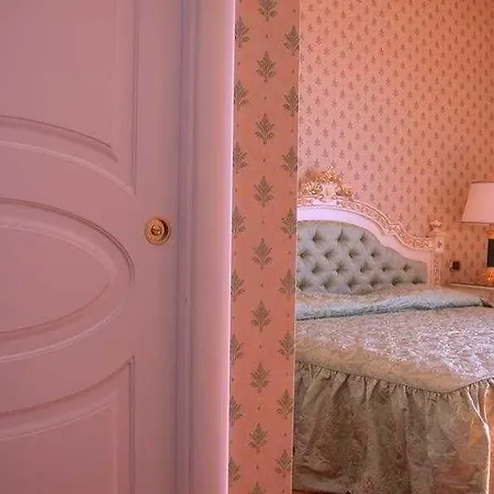 Riis Hotel