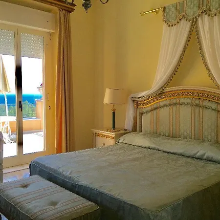 Riis Hotel 4*