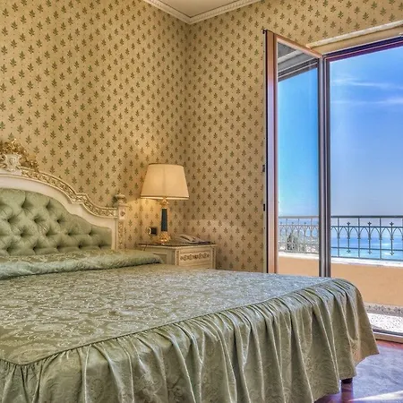 Riis Taormina